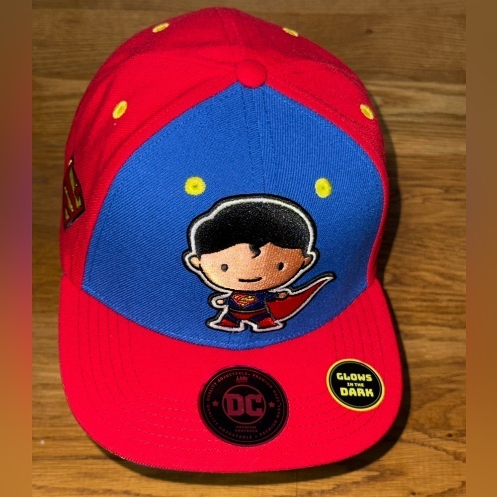 Youth New DC Superman hat​​​​​​​​​